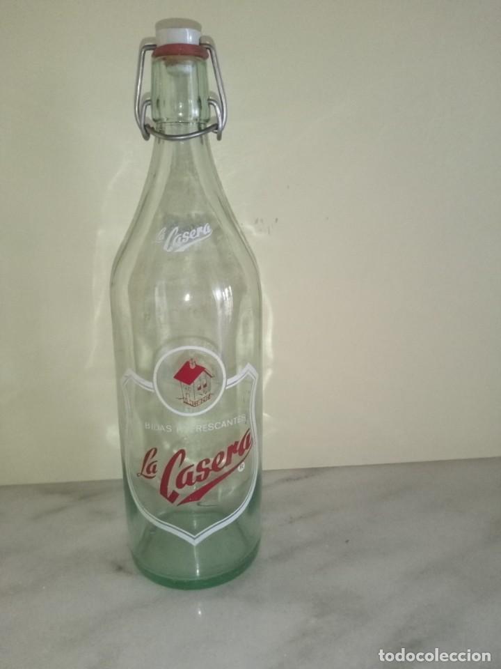 Botellas antiguas: Botella de La Casera - Foto 1