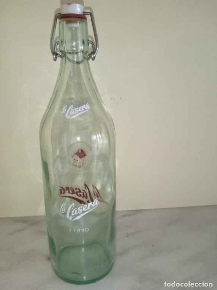 Botellas antiguas: Botella de La Casera - Foto 2