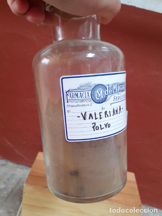 Botellas antiguas: FRASCO DE FARMACIA DE VALERIANA POLVO // CON CONTENIDO - Foto 3 - 284397168