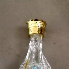 Botellas antiguas: BOTELLA VIRGEN DE LURDES EN CRISTAL. Lote 284641108