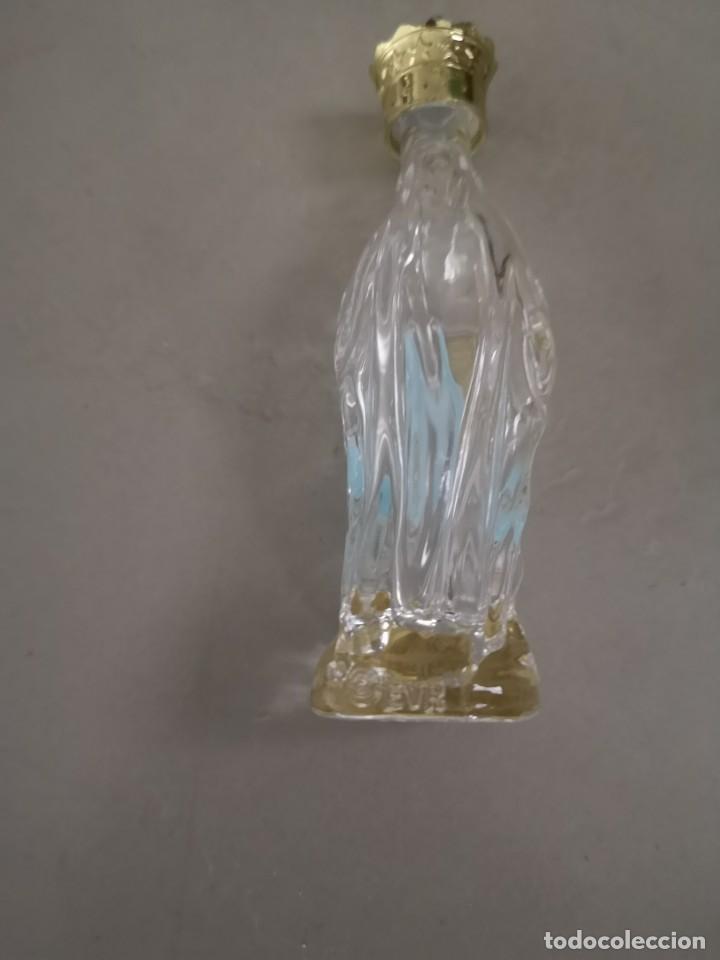 Botellas antiguas: botella virgen de Lurdes en cristal - Foto 2