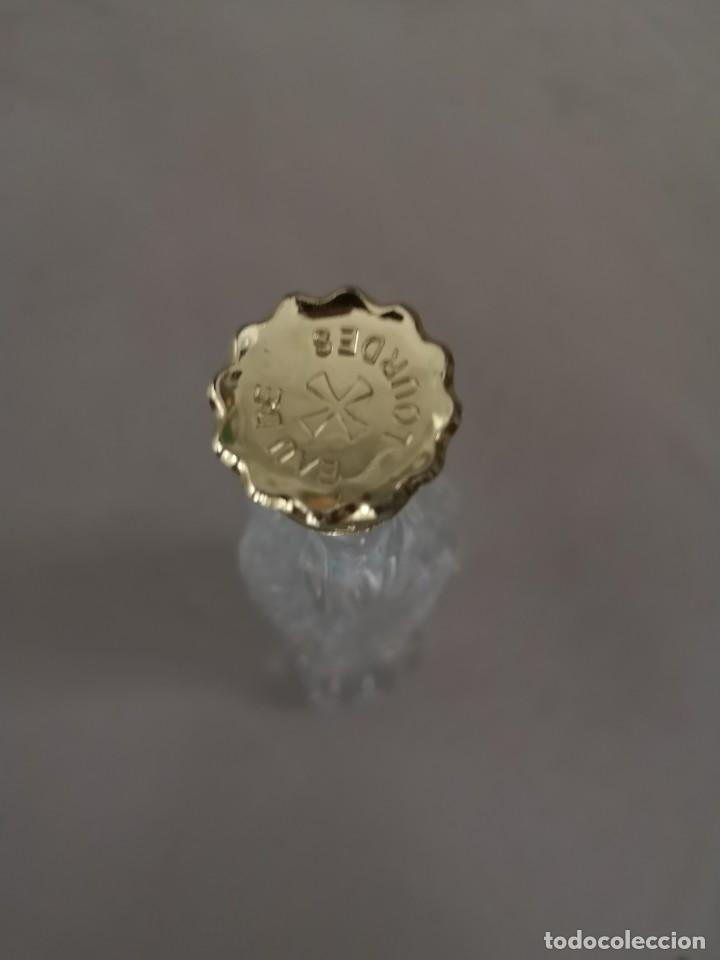 Botellas antiguas: botella virgen de Lurdes en cristal - Foto 3