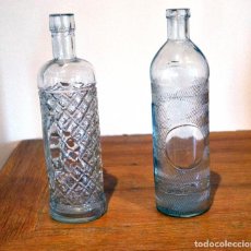 Botellas antiguas: DOS BOTELLAS DE LICOR ANTIGUAS