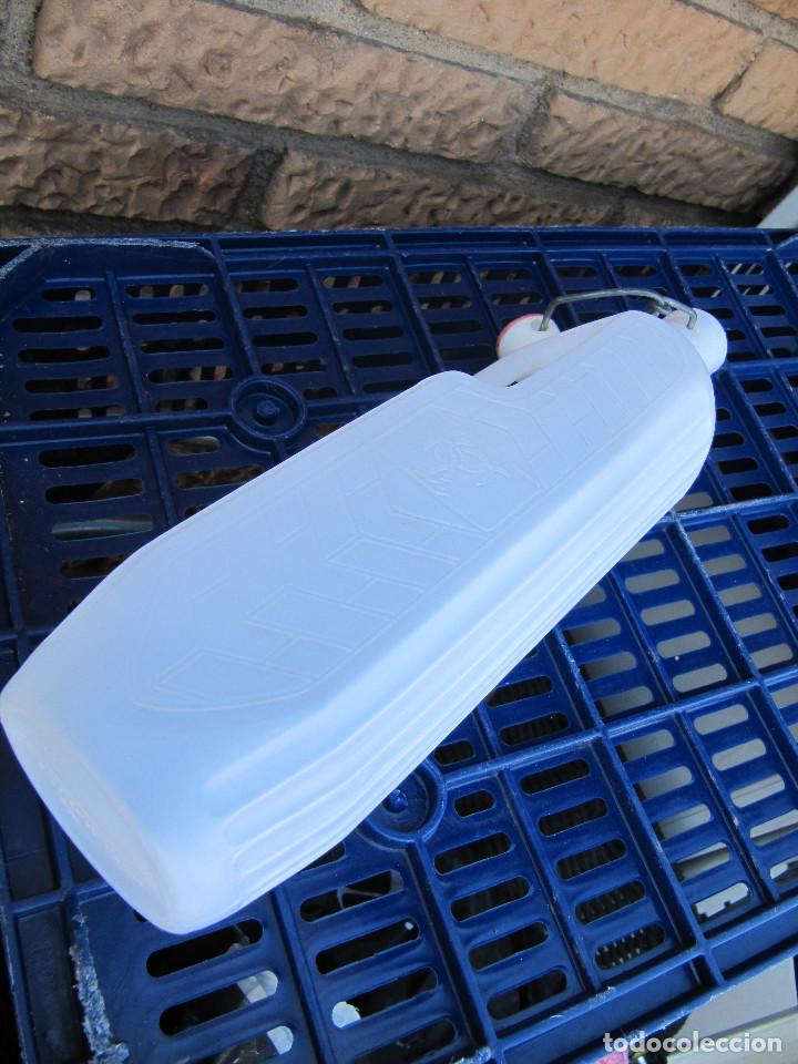 Botellas antiguas: BOTELLA DE LITRO PLASTICO TAPON - Foto 13