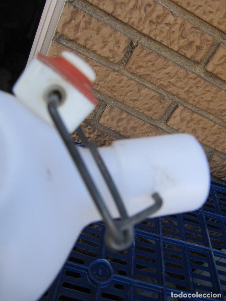 Botellas antiguas: BOTELLA DE LITRO PLASTICO TAPON - Foto 16