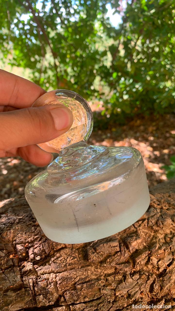 Botellas antiguas: ANTIGUO TAPON DE CRISTAL DE ,GARRAFA? DAMAJUNA? - Foto 2