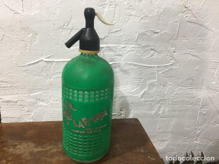 Botellas antiguas: BOTELLA DE SIFON LA PITUSA - Foto 1