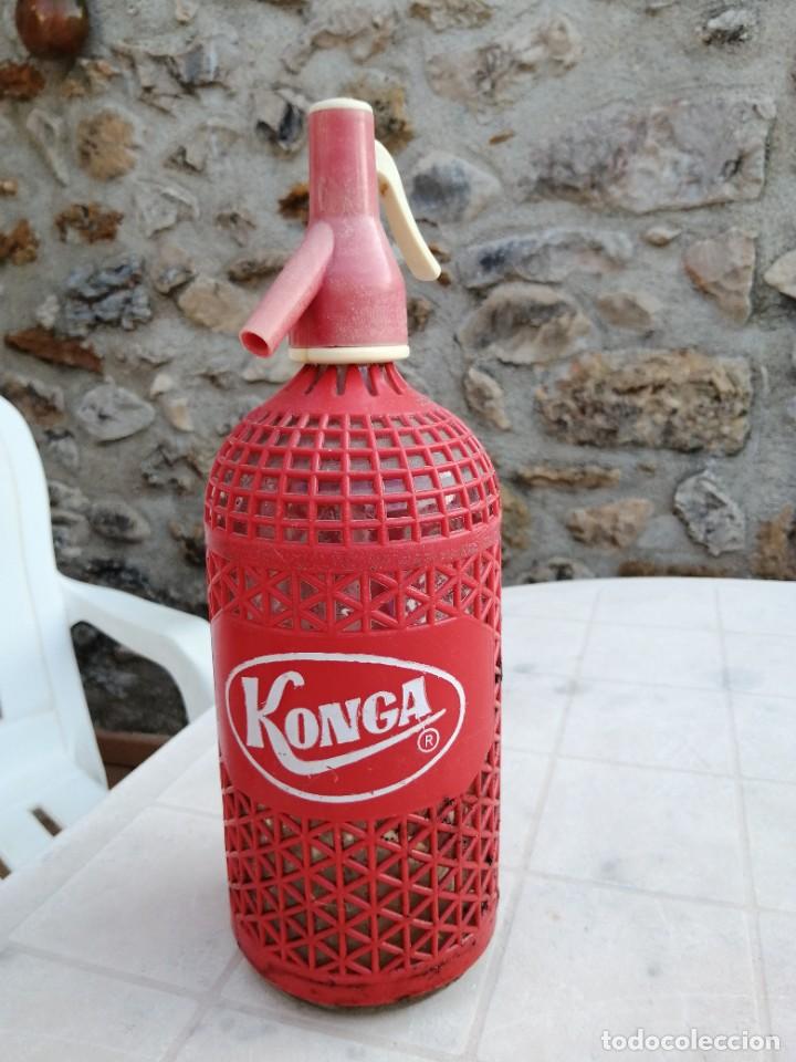 Botellas antiguas: Sif&oacute;n konga. Malla de plastico - Foto 1