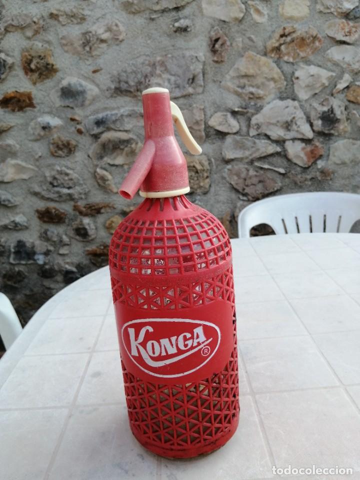 Botellas antiguas: Sif&oacute;n konga. Malla de plastico - Foto 2