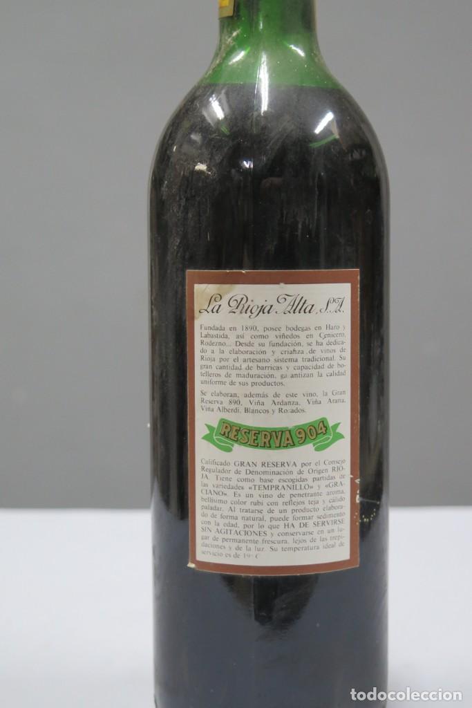Botellas antiguas: BOTELLA. LA RIOJA ALTA. RESERVA 904. 1973 - Foto 3