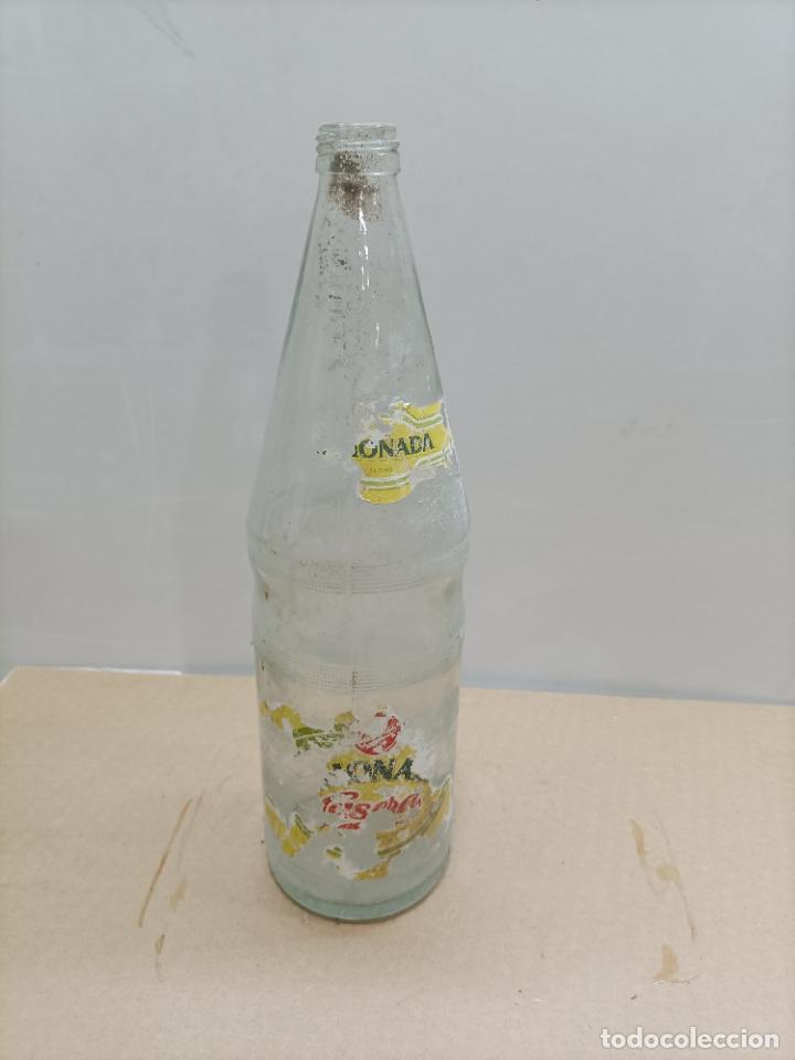 Botellas antiguas: Antigua botella de refresco Revoltosa - Foto 1