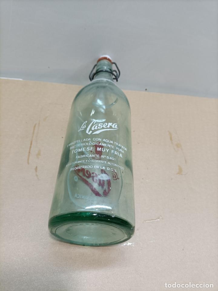 Botellas antiguas: Antigua botella de refresco la casera - Foto 2