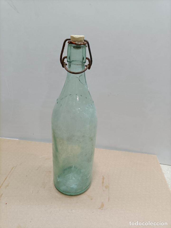 Botellas antiguas: Antigua botella de refresco la Revoltosa - Foto 2