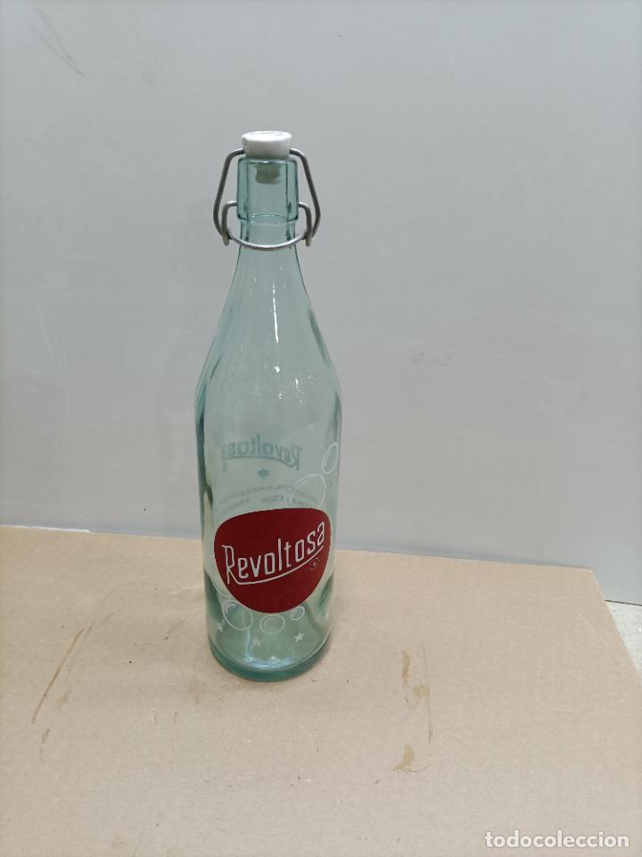 Botellas antiguas: Antigua botella de refresco la Revoltosa - Foto 1
