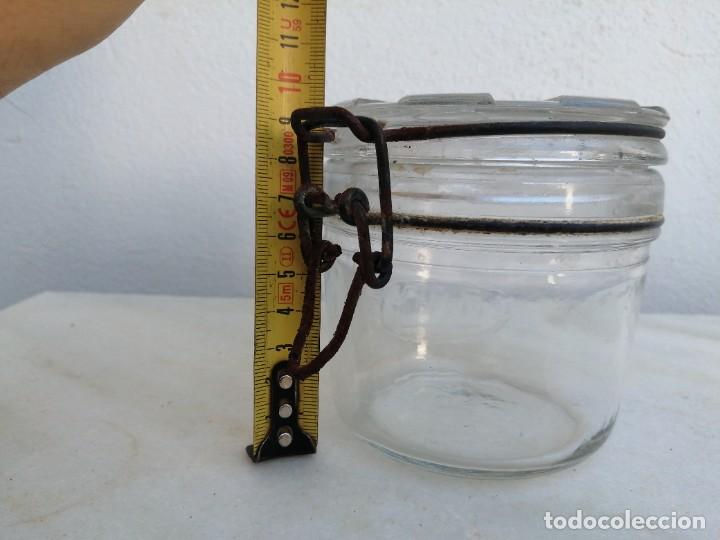 Botellas antiguas: Bote tarro de cristal conservas Rac - Foto 2
