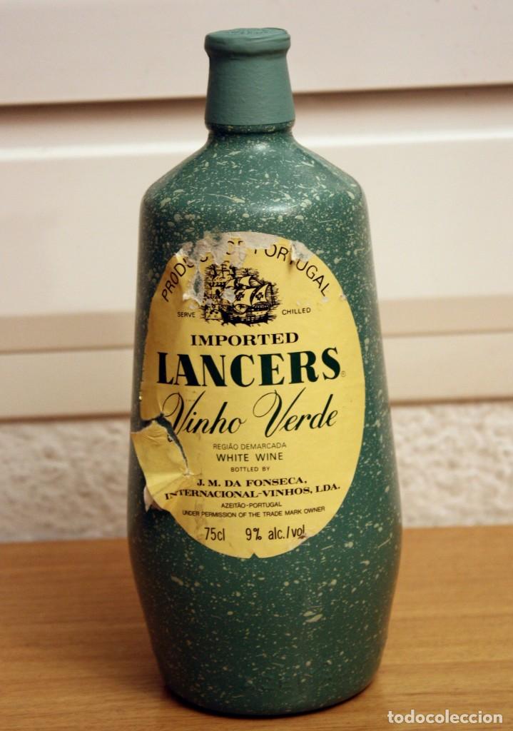 Botellas antiguas: BOTELLA VINHO VERDE LLENA (SIN ABRIR) - Foto 1
