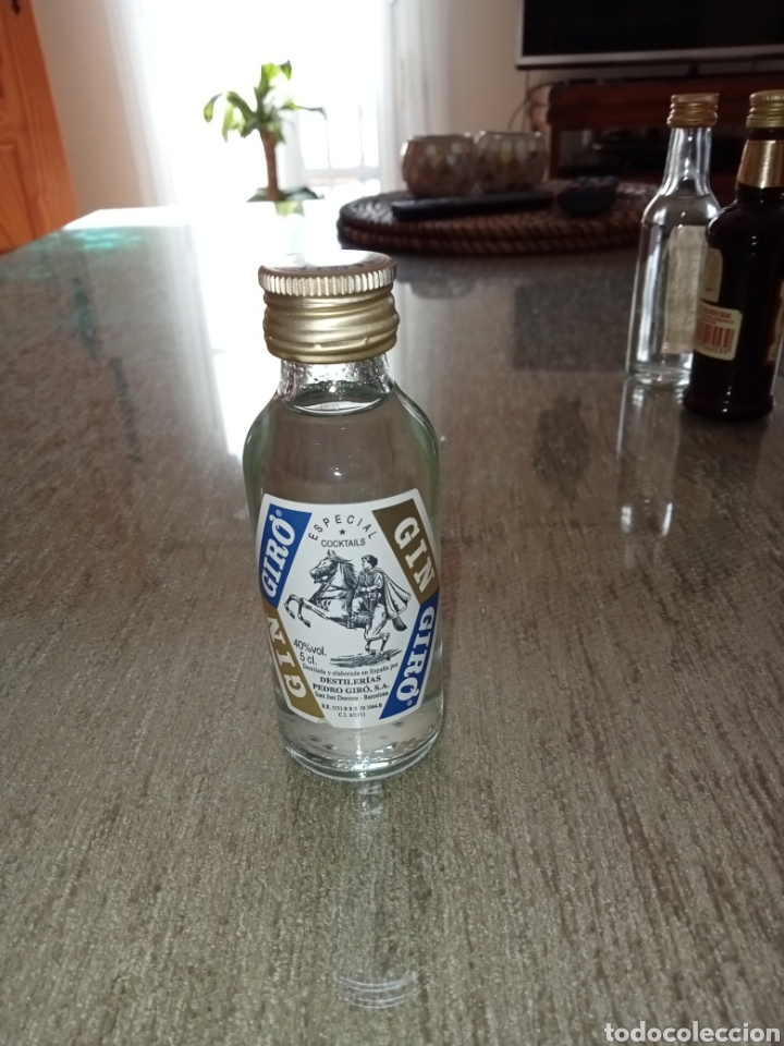 Alte Flaschen: Botellita Ginebra Giro