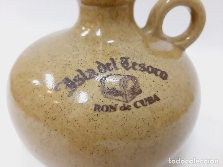 Botellas antiguas: Botella de gres vac&iacute;a, Treasure Island - Ron de Cuba - Foto 5