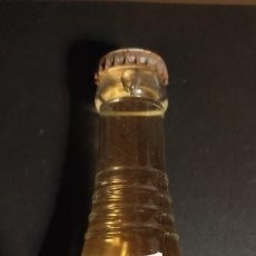 Botellas antiguas: BOTELLA ANTIGUA LLENA Y CHAPA CORONA TONICA LUX MADRID