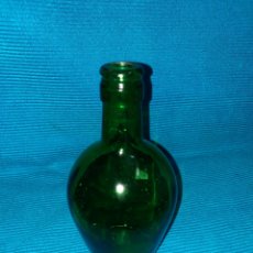 Botellas antiguas: BOTELLA MINI DAMAJUANA ,VIDRIO COLOR VERDE. 17 CM DE ALTO, BASE 5 CM DIÁMETRO