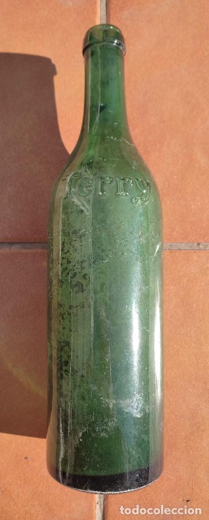 Botellas antiguas: BOTELLA ANTIGUA CO&Ntilde;AC TERRY RELIEVE - Foto 1