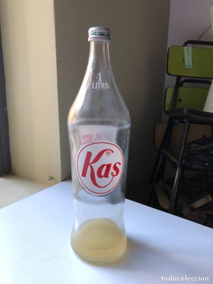 Botellas antiguas: Botella kas lim&oacute;n antigua 1litro - Foto 1