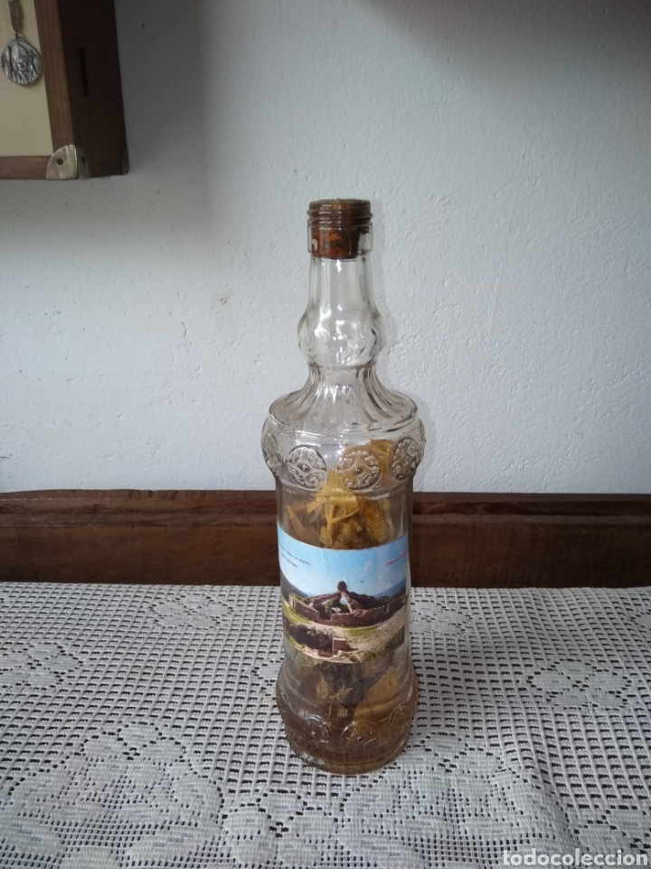 Botellas antiguas: BOTELLA LICOR DE HIERBAS . HERBERO DE MARIOLA 2009 - Foto 1