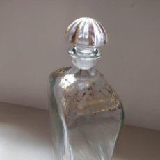 Botellas antiguas: BOTELLA DE CRISTAL CON DORADOS Y TAPÓN ORIGINAL, BRANDY.. Lote 314405978