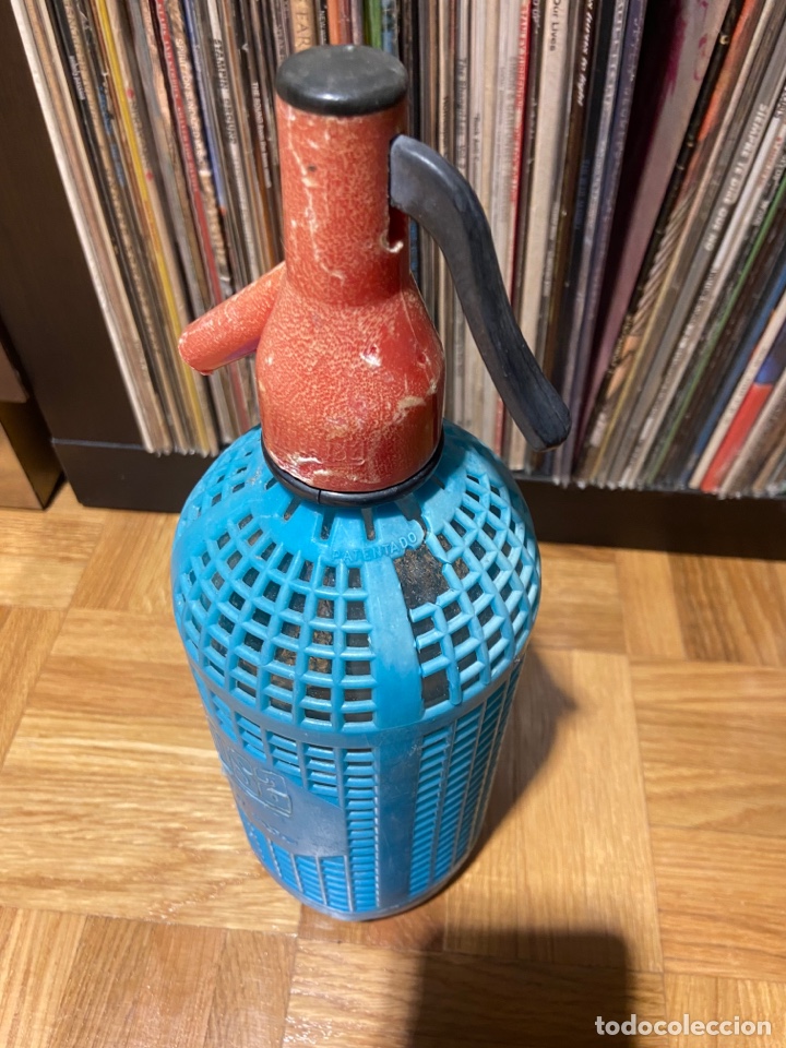 Botellas antiguas: Sifon azul La revoltosa - Foto 7