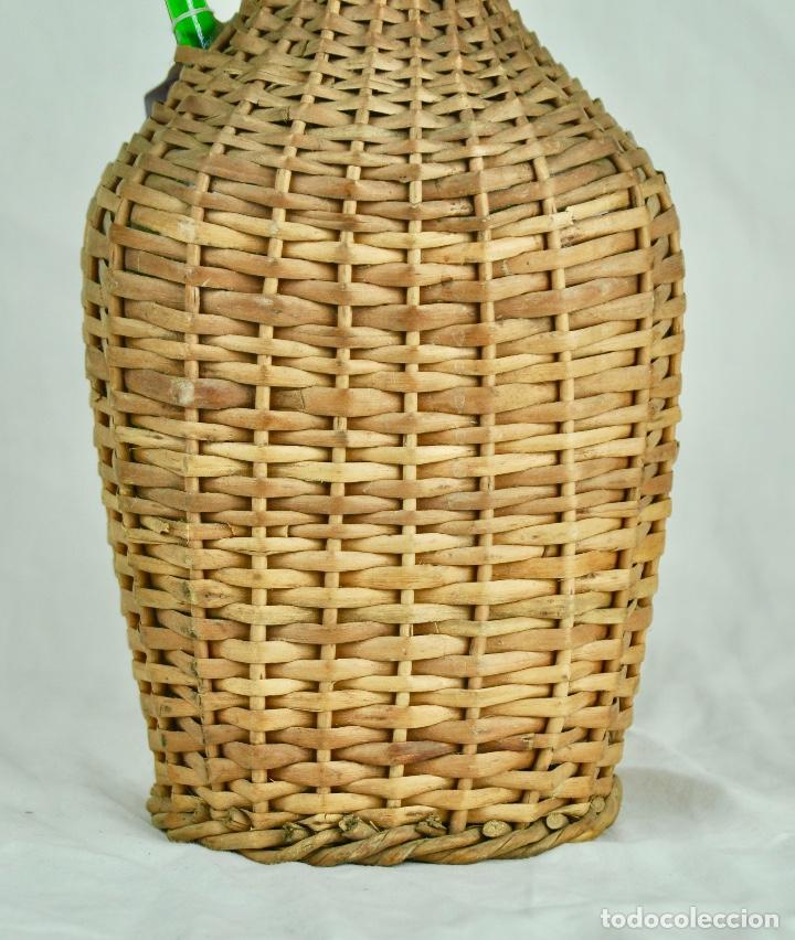 Botellas antiguas: Botella forrada de mimbre - Foto 4