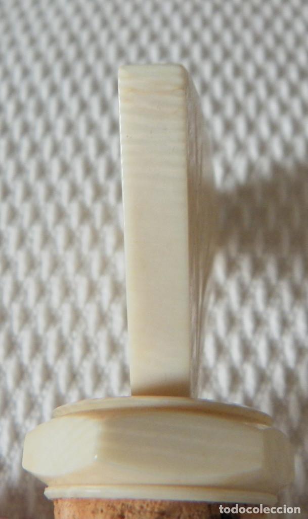 Botellas antiguas: Tapa de botella de marfil. Aprox. 1930 - Foto 6