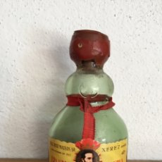 Botellas antiguas: GRAN DUQUE DE ALBA BRANDY RESERVA BOTELLÍN BOTELLA 1980 SELLADO. Lote 317879853