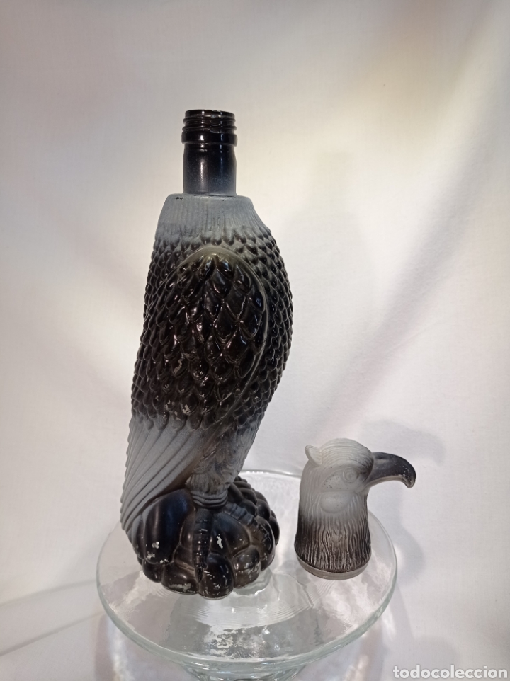 Botellas antiguas: ORIGINAL BOTELLA VAC&Iacute;A CON FORMA DE &Aacute;GUILA - Foto 2