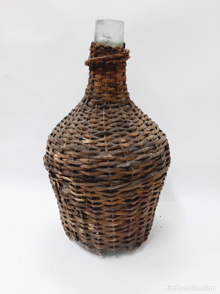 Botellas antiguas: Damajuana antigua de mimbre - Foto 4
