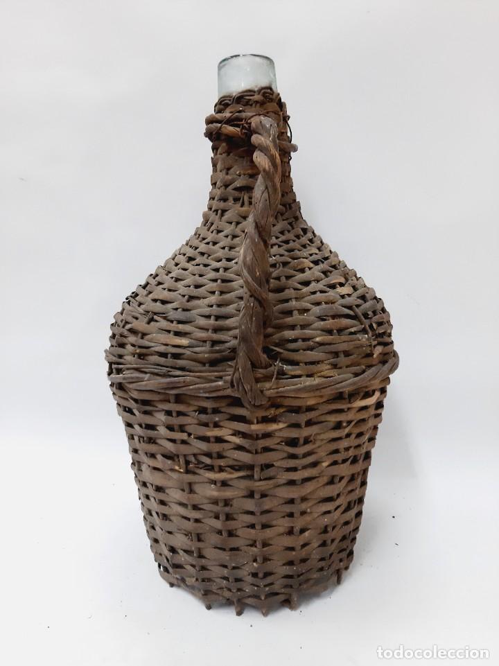 Botellas antiguas: Damajuana antigua de mimbre - Foto 5