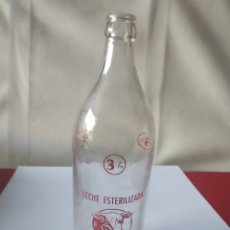 Botellas antiguas: BOTELLA DE LECHE CLESA LECHE ESTERILIZADA 1 LT CON EL AÑADIDO DEL 3 %, ALICANTE