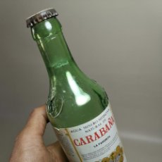 Botellas antiguas: BOTELLA AGUA CARABAÑA LA FAVORITA CON CHAPA DE CORONA