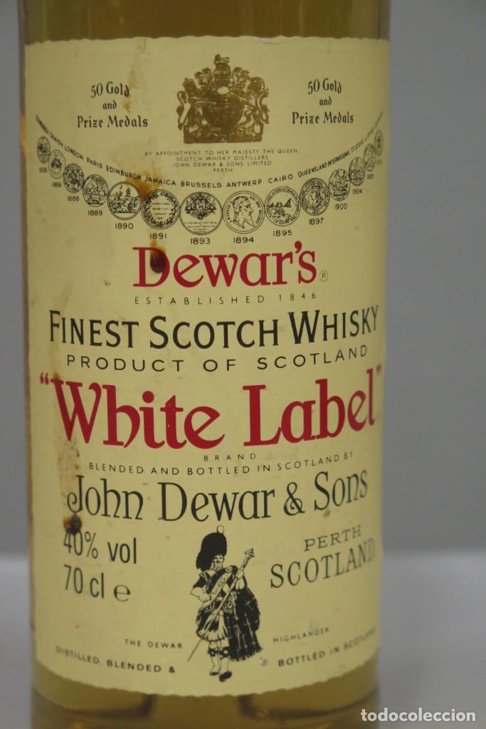 Botellas antiguas: BOTELLA. WHITE LABEL. JOHN DEWARS & SONS - Foto 2