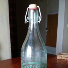 Botellas antiguas: ANTIGUA BOTELLA DE GASEOSA CRUZ VERDE GONDOMAR DE LOS AÑOS 50 ORIGINAL VER FOTOS. Lote 328210273