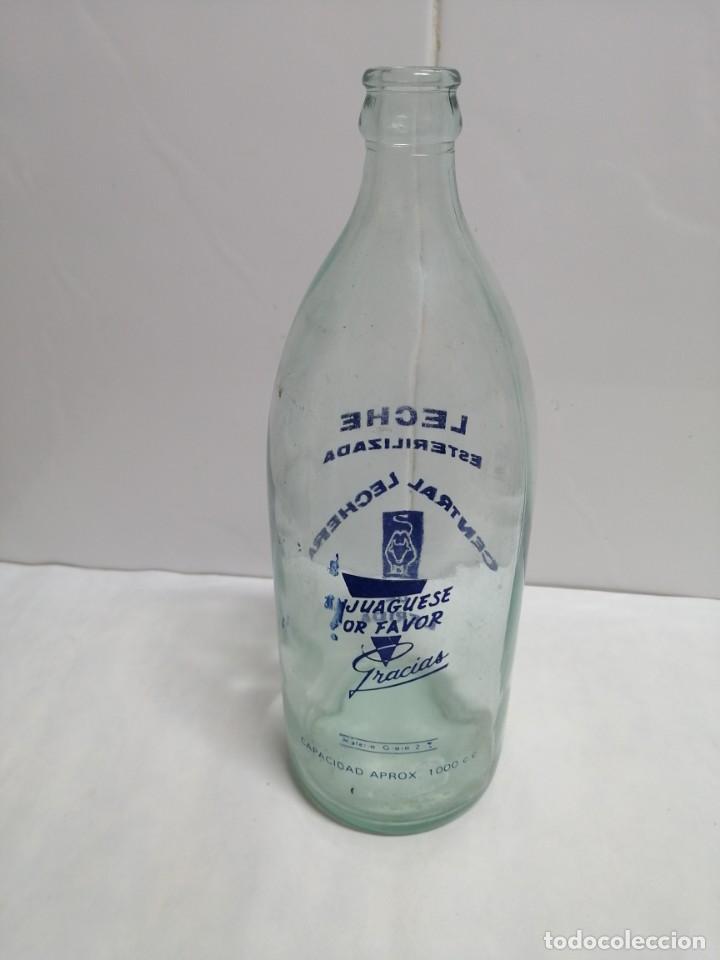 Botellas antiguas: BOTELLA DE LECHE ESTERILIZADA CENTRAL LECHERA DE LERIDA - Foto 2