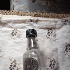 Botellas antiguas: BOTELLA CRISTAL MOTIVO RELIGIOSO / VER DETALLE FOTOS MEDIDAS / CAL604