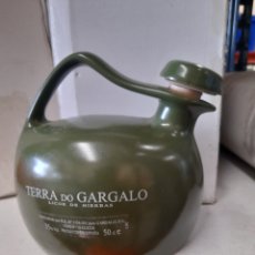 Botellas antiguas: ANTIGUA BOTELLA TERRA DO GARGALO, DE CERÁMICA, DISEÑO DE ROBERTO VERINO. Lote 333680778