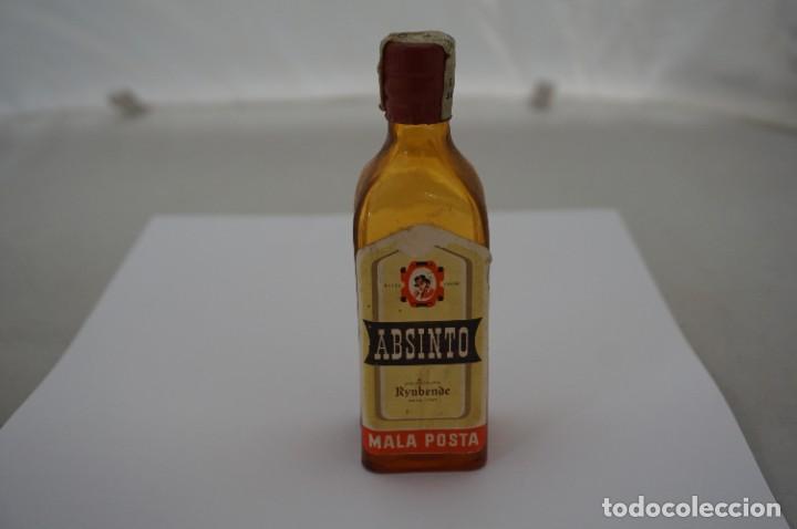 Botellas antiguas: BOTELLIN ABSINTO - RYNBENDE - MALA POSTA - Foto 1