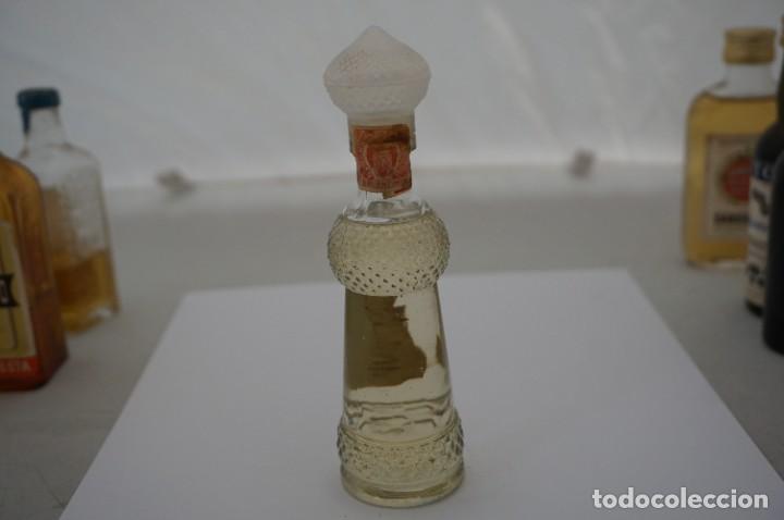 Botellas antiguas: BOTELLIN - ANISETTE KATIUSKA - Foto 2