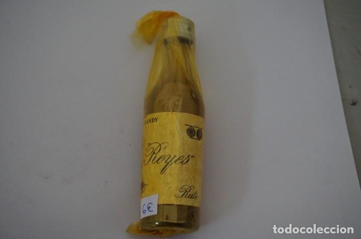 Botellas antiguas: BOTELLIN - BRANDY REYES RUTE - Foto 1