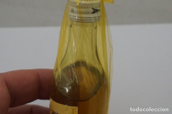 Botellas antiguas: BOTELLIN - BRANDY REYES RUTE - Foto 4