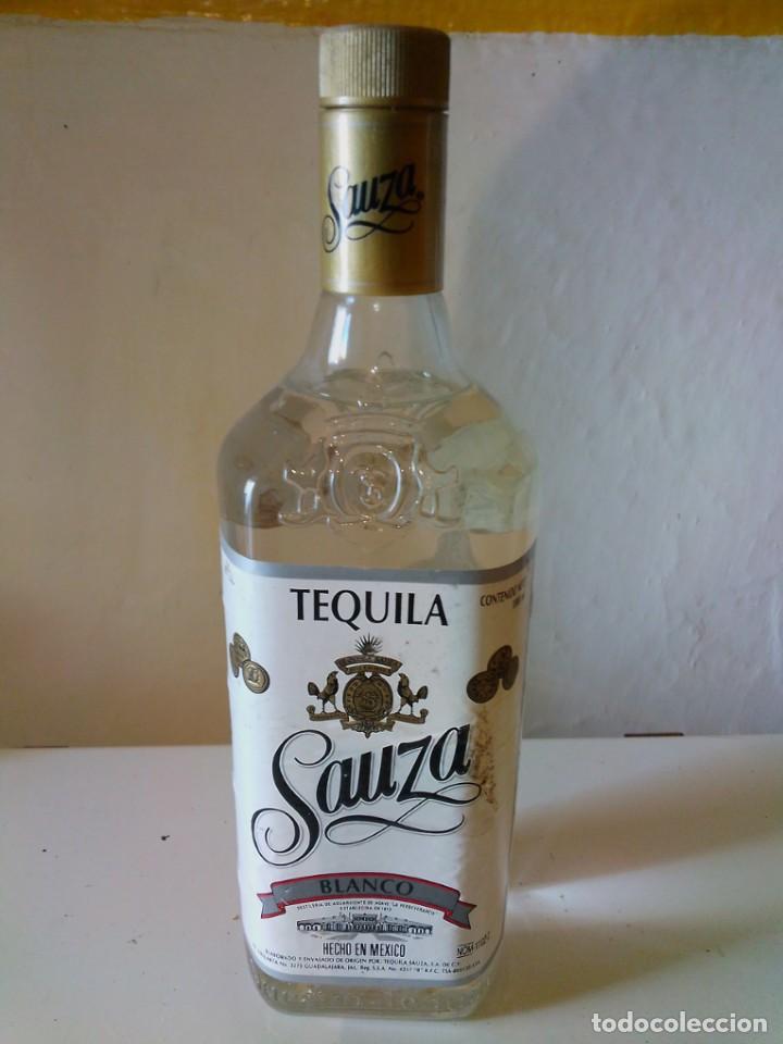 Botellas antiguas: Botella tequila Souza precintada - Foto 1