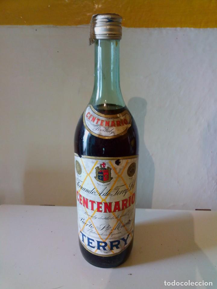 Botellas antiguas: Botella brandy centenario cerrada precintada - Foto 1