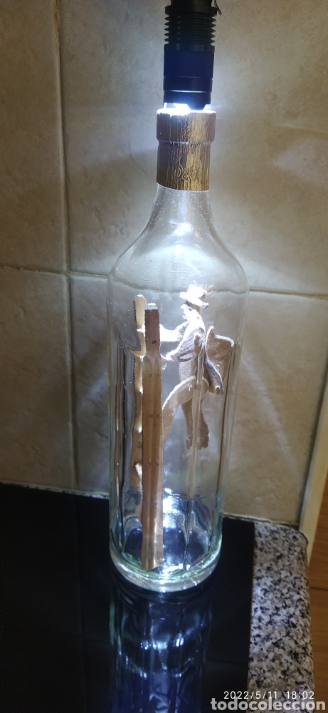 Botellas antiguas: Antigua Figura en botella D&G - Foto 2