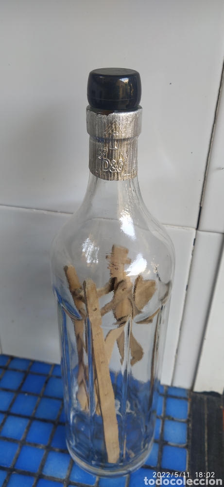 Botellas antiguas: Antigua Figura en botella D&G - Foto 3